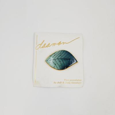 DAAMAN MILLIFORE PORCELAIN LEAF ART BROOCH
