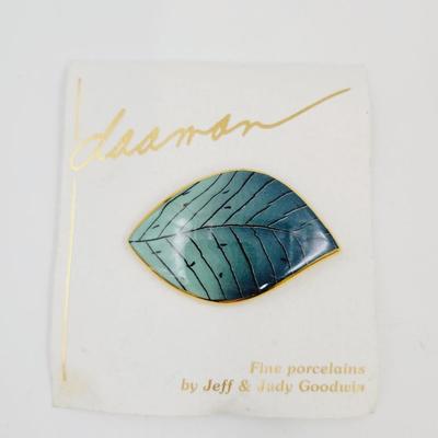 DAAMAN MILLIFORE PORCELAIN LEAF ART BROOCH
