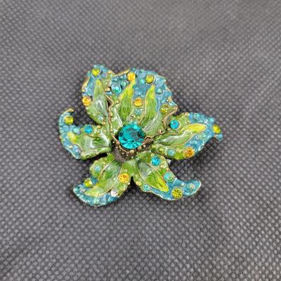 ABSOLUTELY FANTASTIC GREEN & BLUE JEWELED FLOWER BROOCH