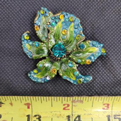 ABSOLUTELY FANTASTIC GREEN & BLUE JEWELED FLOWER BROOCH