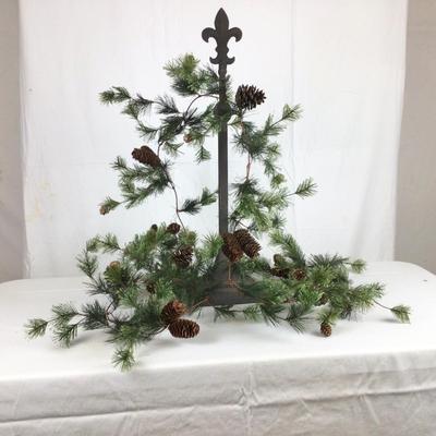 Lot. 1532. Pine Garland with Pine Cones, 8ft