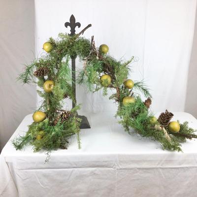 Lot. 1536. Wild Apples and Pinecones Garland