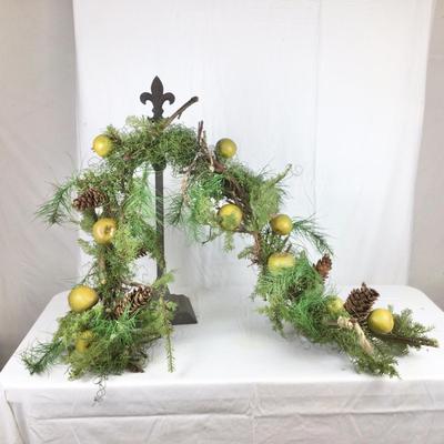 Lot. 1536. Wild Apples and Pinecones Garland