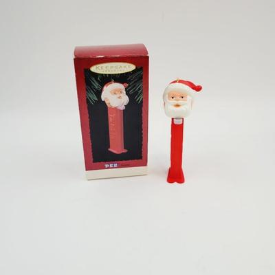 HALLMARK KEEPSAKE ORNAMENTS - 1995 SANTA PEZ
