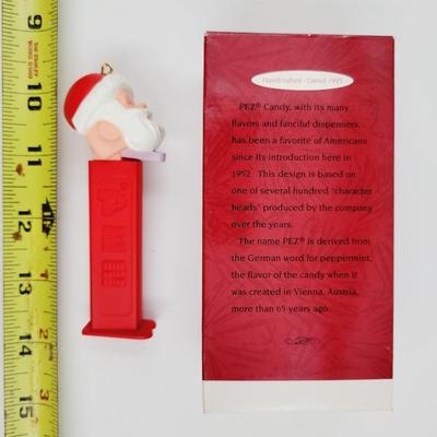 HALLMARK KEEPSAKE ORNAMENTS - 1995 SANTA PEZ