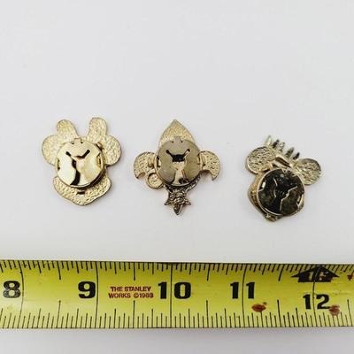WALT DISNEY MICKEY & MINNIE COLLECTABLE METAL BUTTON COVERS