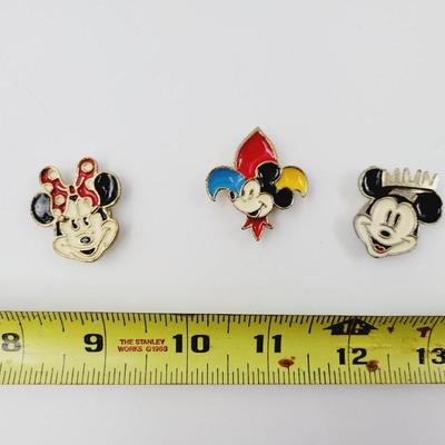 WALT DISNEY MICKEY & MINNIE COLLECTABLE METAL BUTTON COVERS