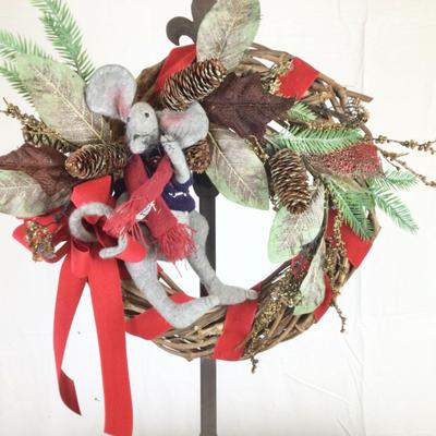 Lot. 1547. Christmas Mouse Wreath