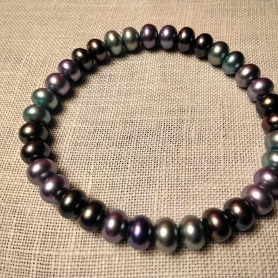 Gorgeous Jewel Tone Pearl 7" Elastic Pearl Bracelet