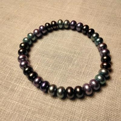 Gorgeous Jewel Tone Pearl 7" Elastic Pearl Bracelet