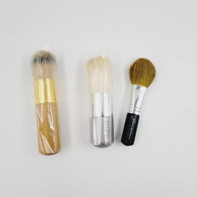 LARGE POOFY FACE - MAKE UP BRUSHES