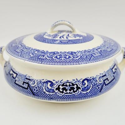 JOHN STEVENTON BLUE WILLOW COVERED VEGETABLE BOWL