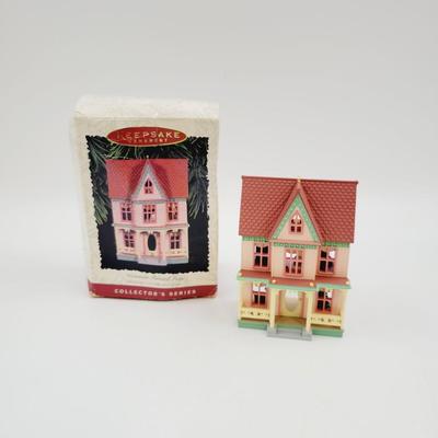HALLMARK KEEPSAKE ORNAMENT VICTORIAN PAINTED LADY 1996
