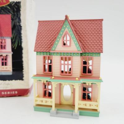 HALLMARK KEEPSAKE ORNAMENT VICTORIAN PAINTED LADY 1996