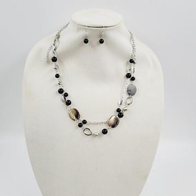CUTE SILVER TONED & BLACK SIZE CHANGING NECKLACE & EARRINGS SET