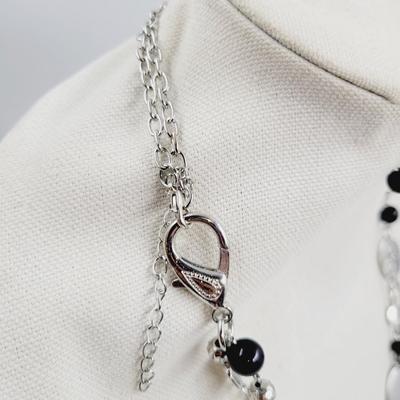 CUTE SILVER TONED & BLACK SIZE CHANGING NECKLACE & EARRINGS SET