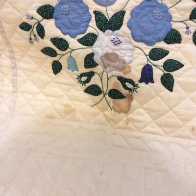 APPLIQUE' QUILT OF FLORAL SPRAYS AND VASES SUMMER 96