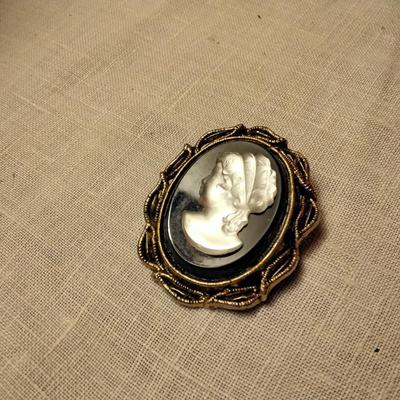 Vintage Cameo Brooch Molded White Glass On Black Onyx Pin