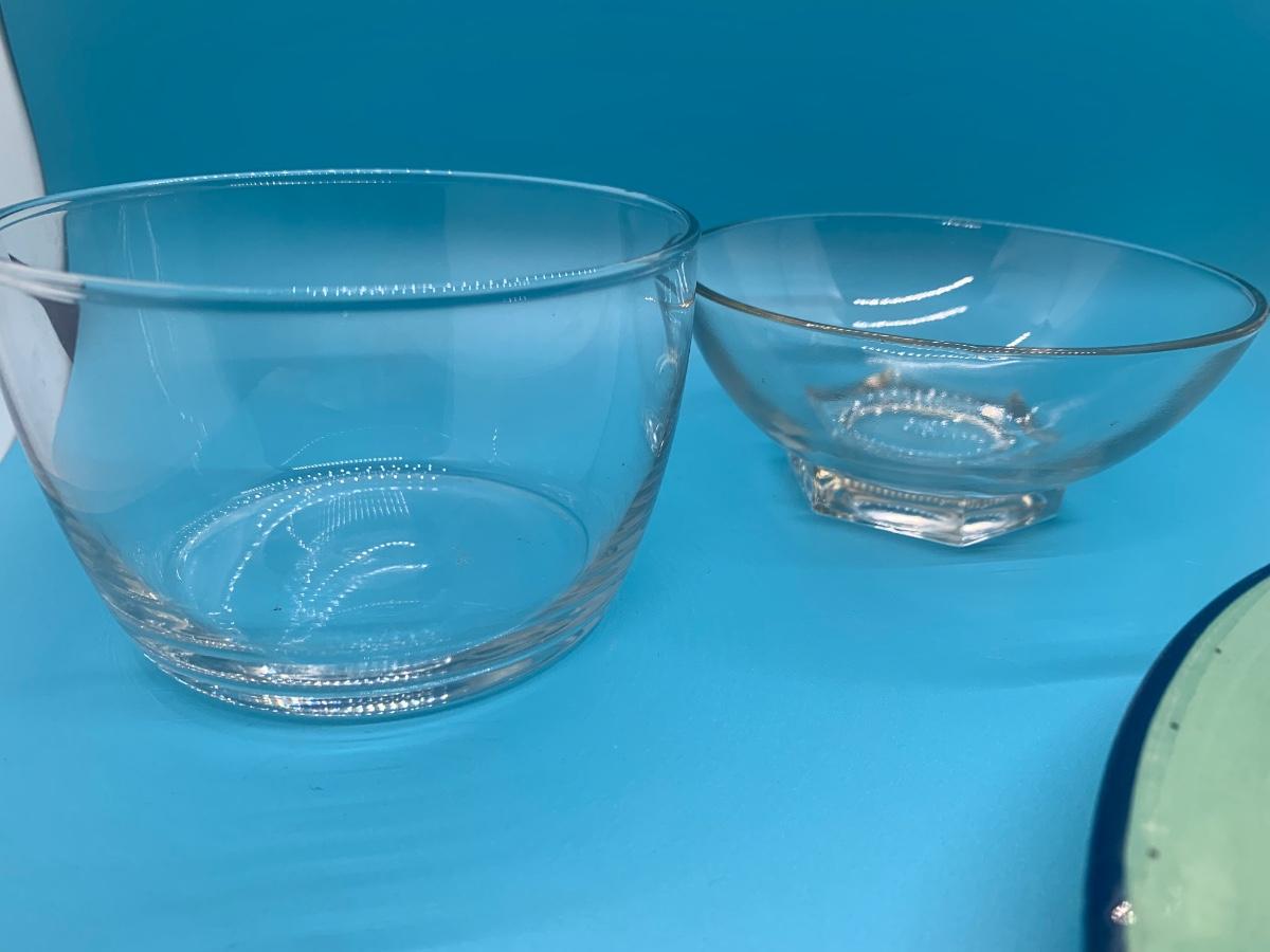 Brushes handpainted KIC, 2 glass bowls