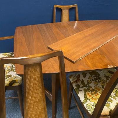 Mid Century Table, 6 Chairs, leaf and table protecter