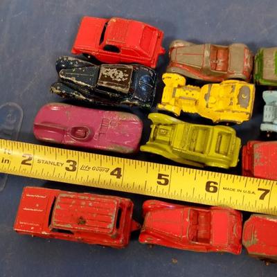 LOT 66  LOT OF TOOTSIE METAL TOY CARS