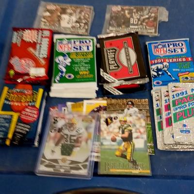 LOT 68  LARGE LOT OF VINTAGE FOOTBALL CARDS