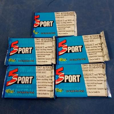 LOT 70  FIVE PACKS OF FIVE SPORTS CARDS