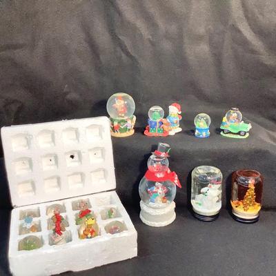 Lot 1508 Lot of Christmas Themed Globes