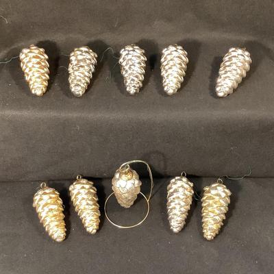 Lot 1512 Lot of Department 56 Large Faux Gold Glass Pinecone