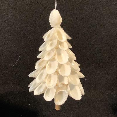 Lot 1522. Lot of Twelve SeaShell Tree Ornaments NEW IN PKG