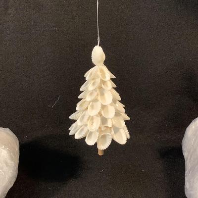 Lot 1522. Lot of Twelve SeaShell Tree Ornaments NEW IN PKG