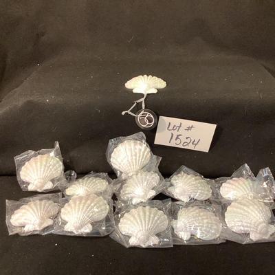 Lot 1524 Lot of NEW IN PKG Department 56 White Shell Ornaments ( 3.75â€ )