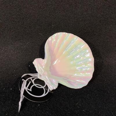 Lot 1524 Lot of NEW IN PKG Department 56 White Shell Ornaments ( 3.75â€ )
