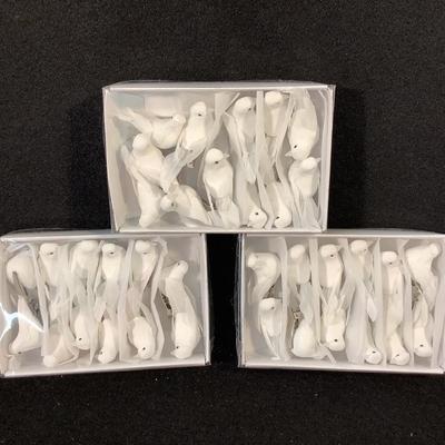 Lot 1525 Lot of NEW IN PKG Miniature Doves/Miniature White Bulbs/Miniature Snowflakes