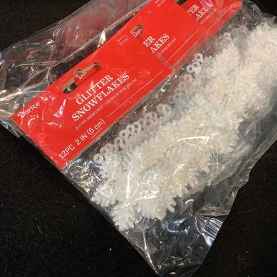 Lot 1525 Lot of NEW IN PKG Miniature Doves/Miniature White Bulbs/Miniature Snowflakes