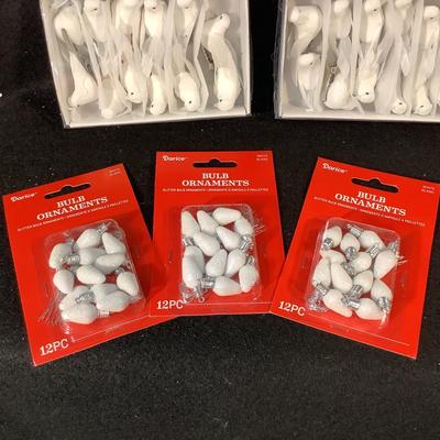 Lot 1525 Lot of NEW IN PKG Miniature Doves/Miniature White Bulbs/Miniature Snowflakes