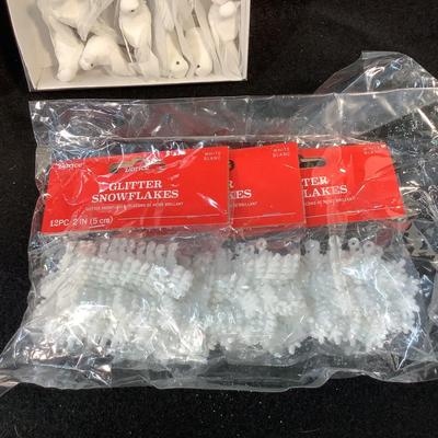 Lot 1525 Lot of NEW IN PKG Miniature Doves/Miniature White Bulbs/Miniature Snowflakes