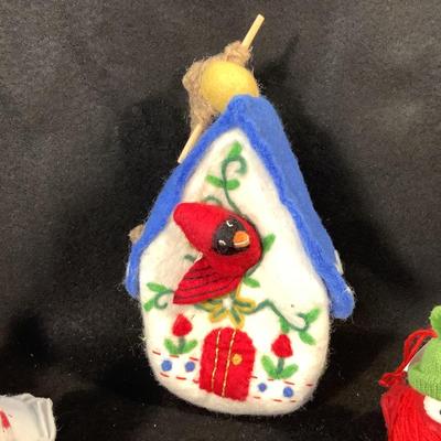 Lot 1556  Lot of Vintage Christmas Yarn Cardinals/Owls & Felt Birdhouse with Cardinal
