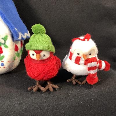 Lot 1556  Lot of Vintage Christmas Yarn Cardinals/Owls & Felt Birdhouse with Cardinal