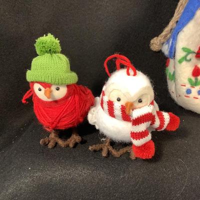 Lot 1556  Lot of Vintage Christmas Yarn Cardinals/Owls & Felt Birdhouse with Cardinal