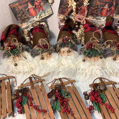 Lot 1563 Lot of Wonderful Santa Heads / Wooden Sleighs with Cranberries / Faux Cranberry& Popcorn Garland ( Four NEW IN PKG )