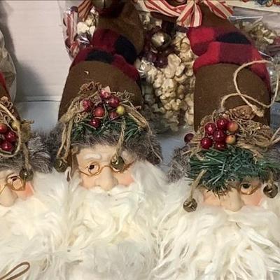 Lot 1563 Lot of Wonderful Santa Heads / Wooden Sleighs with Cranberries / Faux Cranberry& Popcorn Garland ( Four NEW IN PKG )