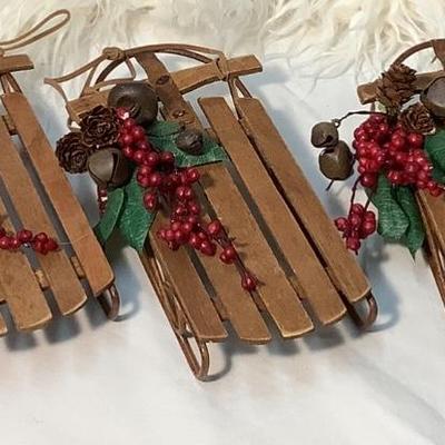 Lot 1563 Lot of Wonderful Santa Heads / Wooden Sleighs with Cranberries / Faux Cranberry& Popcorn Garland ( Four NEW IN PKG )