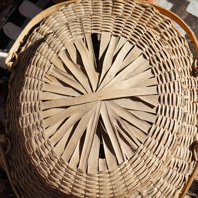 GROUPING OF WINNEBAGO BASKETS & NAVAJO WEAVING