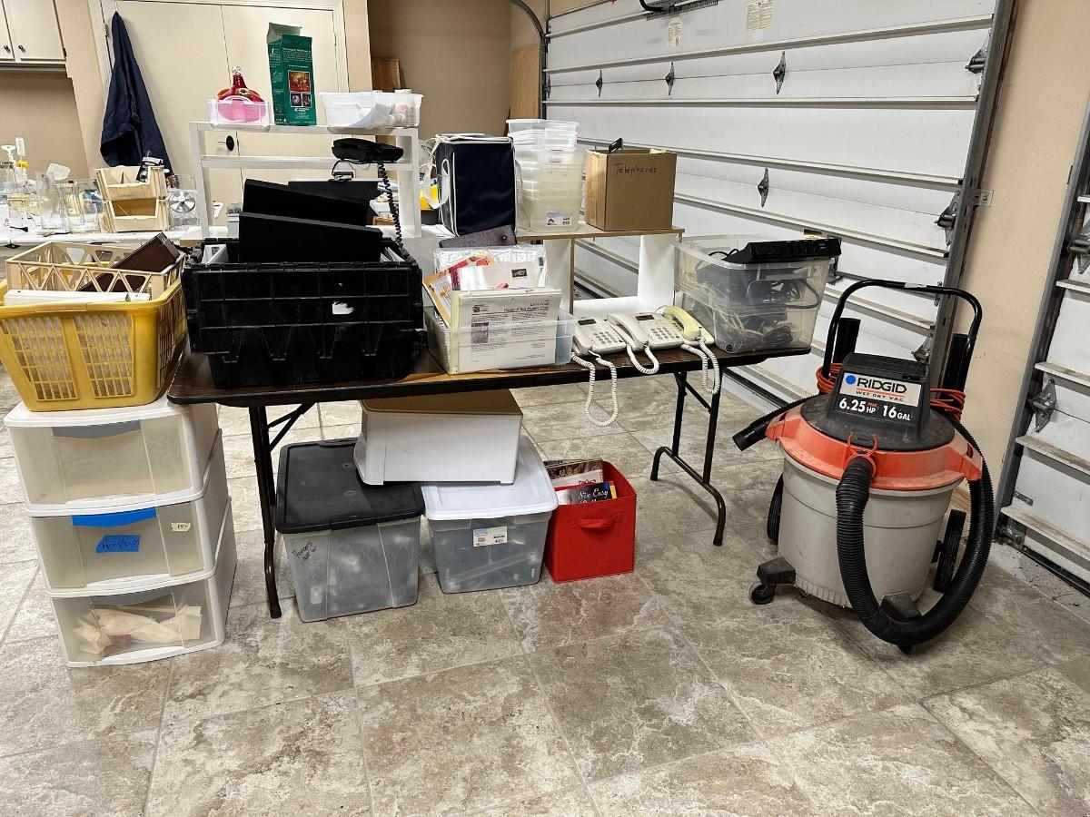 Lot 8 Shop Vac, electronics & more