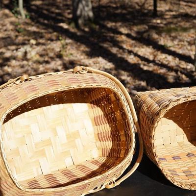 PAIR OF NICE VEGTABLE DYED WINNEBAGO BASKETS ONE LIDDED W/DECORATIVE WEAVE