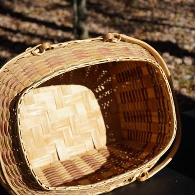 PAIR OF NICE VEGTABLE DYED WINNEBAGO BASKETS ONE LIDDED W/DECORATIVE WEAVE