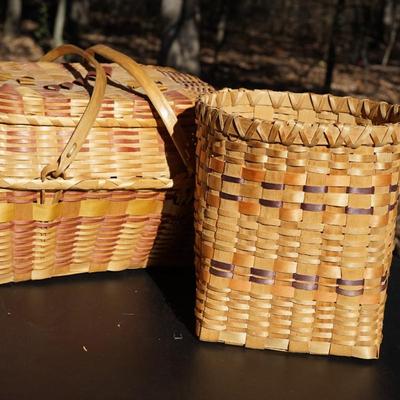 PAIR OF NICE VEGTABLE DYED WINNEBAGO BASKETS ONE LIDDED W/DECORATIVE WEAVE