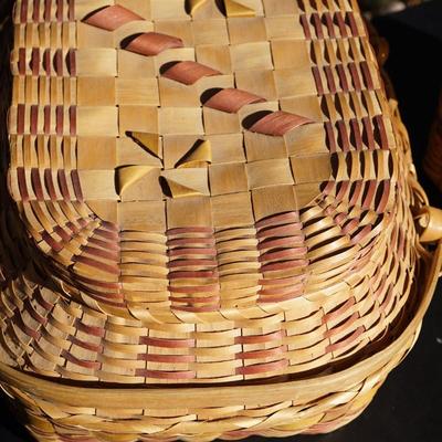 PAIR OF NICE VEGTABLE DYED WINNEBAGO BASKETS ONE LIDDED W/DECORATIVE WEAVE