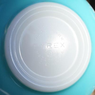 VINTAGE PYREX NESTING BOWL SET /FOUR BATTER BOWLS OF TEAL BLUE AND WHITE VERY GOOD